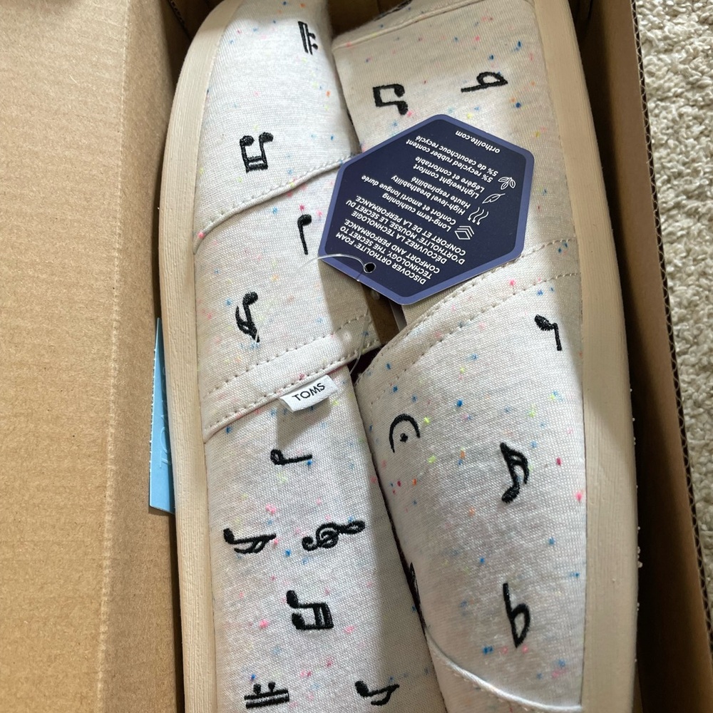 Toms NWT music note shoes size 9